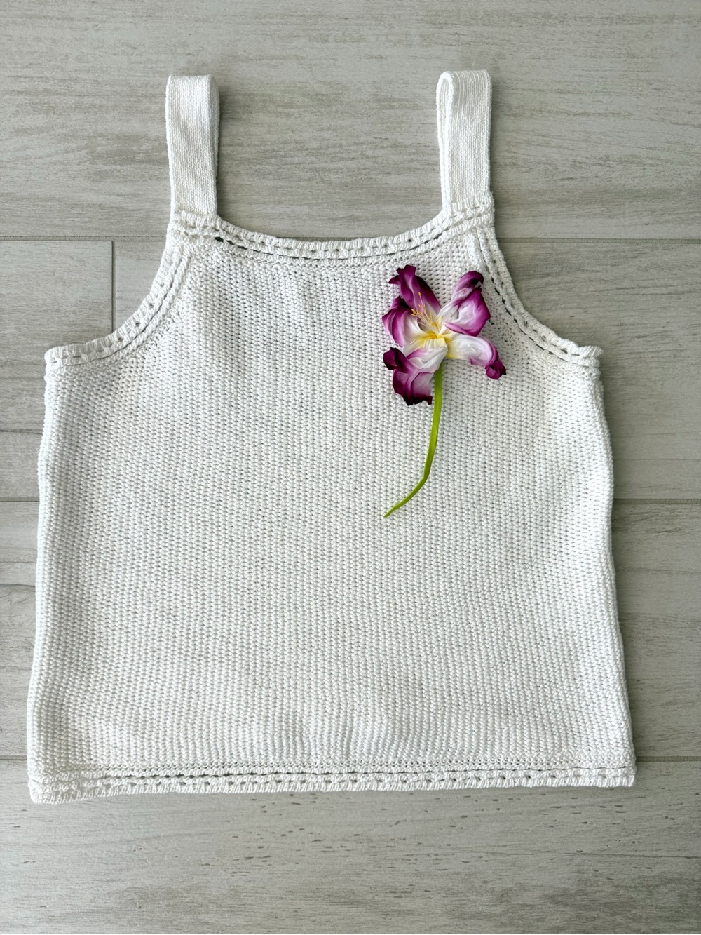 Banana Republic White Cropped Cotton Sweater Tank Size M-L with handmade brooch